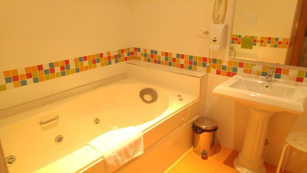 Hotel Verona Puertollano Bagian luar foto