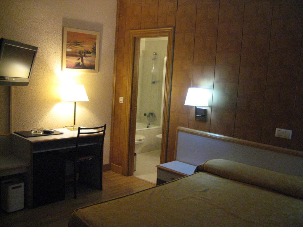 Hotel Verona Puertollano Bagian luar foto